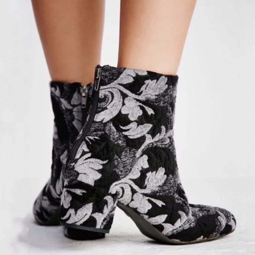 Free People Silver Black Leaf Scrolls Tapestry Textile Zip Boots size 38